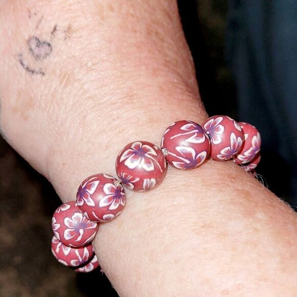 Hand painted wooden stretch Bracelet - Picture 2 of 5